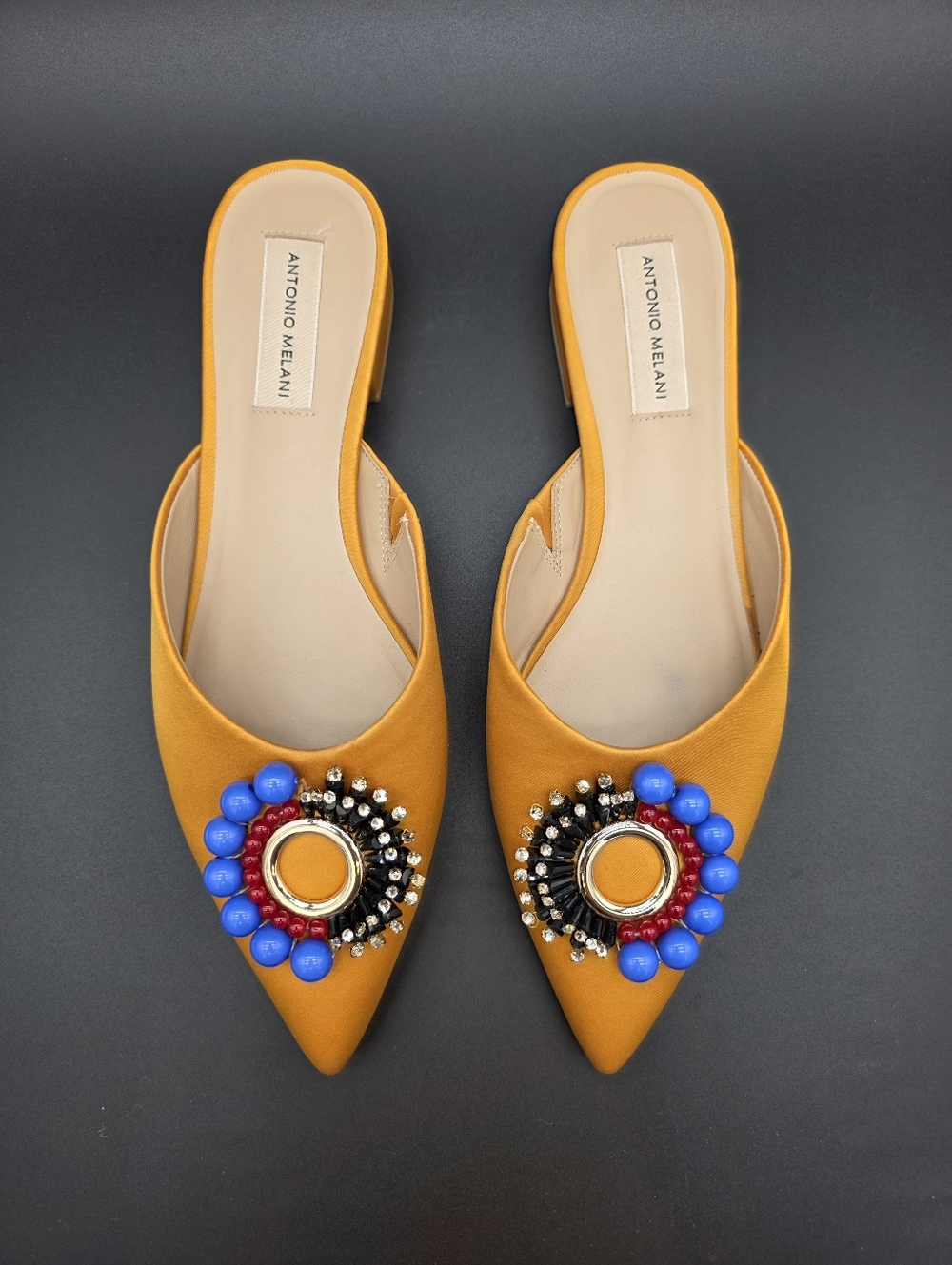 IOB Antonio Melani Mustard Beaded Pointed Toe Slide Sz 9 - Picture 5 of 11